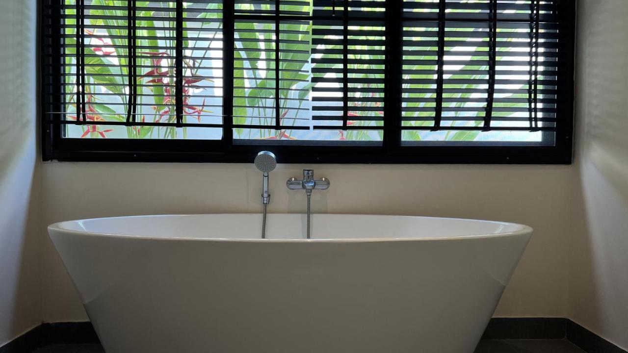 Plunge Tropic Villas 2 Naiharn Rawai エクステリア 写真